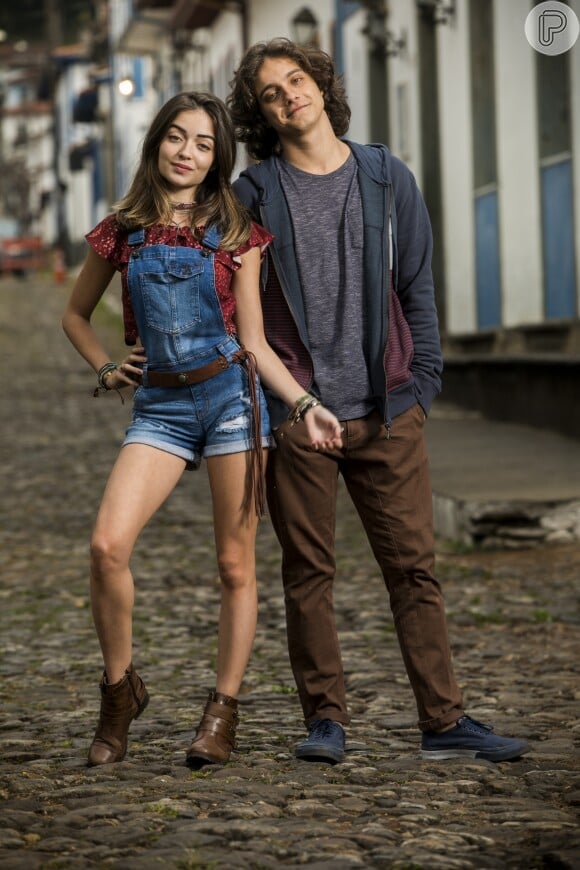 Gabi (Anna Rita Cerqueira) e Hugo (Cadu Libonati) terão um caso para provocar ciúmes em Pat (Debora Ozório) na novela 'Espelho da Vida'