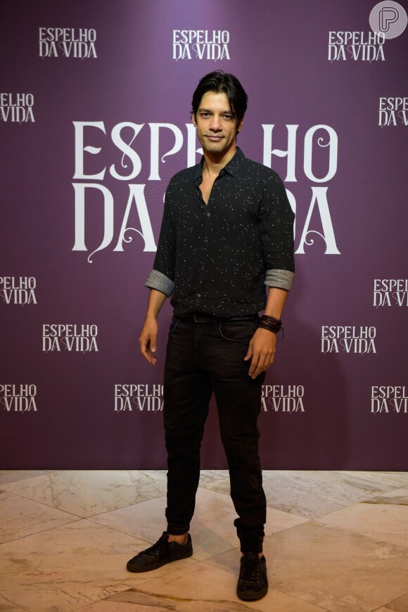 Felipe (Patrick Sampaio) é o primo de Alain (João Vicente de Castro) que teve um caso com a namorada dele, Isabel (Alinne Moraes) na novela 'Espelho da Vida'