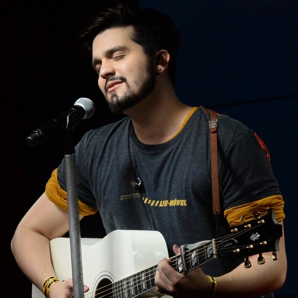 Luan Santana contou que uma banda internacional serviu de inspiração para o projeto: 'Surgiu de uma ação que vi do U2 com eles andando na Times Square, há uns anos'