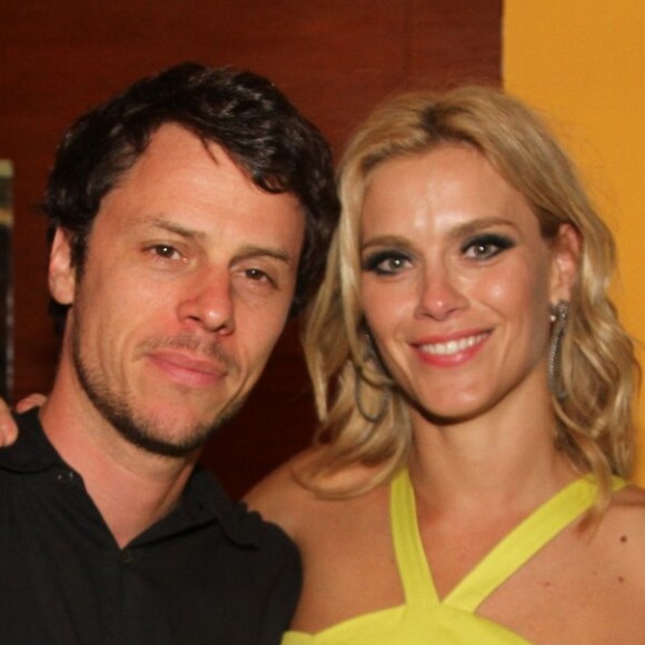 Tiago Worcman, marido de Carolina Dieckmann, também estava na festa da atriz