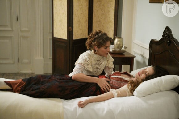 Charlotte (Isabella Santoni) impede Lady Margareth (Natália do Vale) de matar Elisabeta (Nathalia Dill) nos últimos capítulos da novela 'Orgulho e Paixão'