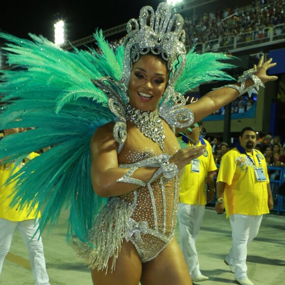 Juliana Alves não é mais rainha de bateria da Unidos da Tijuca