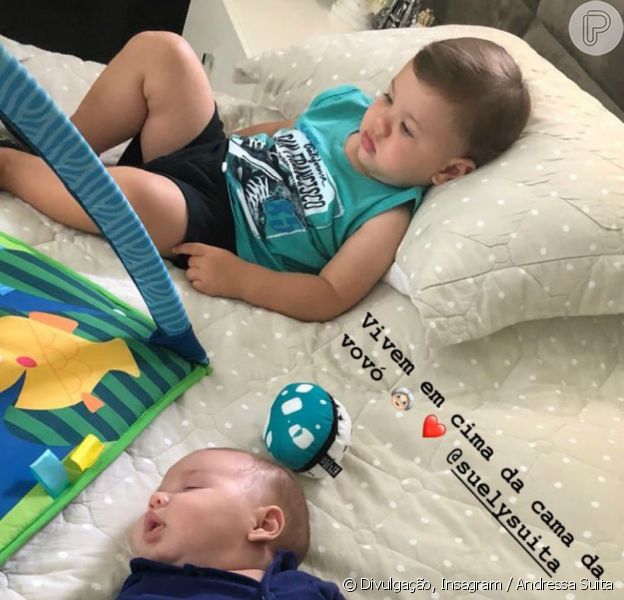 Andressa Suita mostrou o filho Samuel dormindo ao lado do irmão, Gabriel, nesta segunda-feira, 17 de setembro de 2018