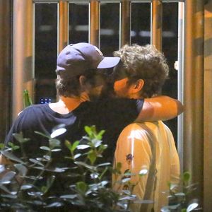 Maurício Destri se posiciona após foto de beijo em Gil Coelho na terça-feira, dia 19 de setembro de 2018