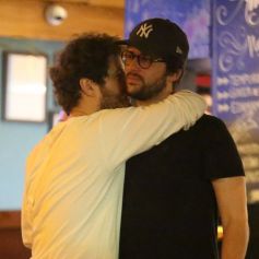 Maurício Destri criticou os cliques: 'Acho chata essa perseguição toda à vida alheia'