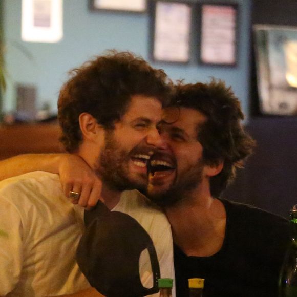 'Era somente um jantar feliz com amigos, a novela está na reta final fui comemorar, eu, o Gil e mais um amigo que não aparece nas fotos', afirmou Maurício Destri