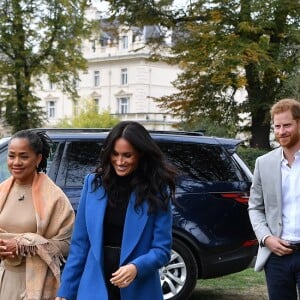 Meghan Markle teve a companhia do marido, Príncipe Harry, e da mãe, Doria Regland, ao lançar o livro