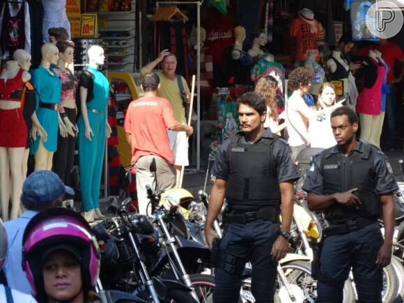Vinícius Romão interpreta um policial truculento no longa-metragem 'Me + You', previsto para ser lançado em 2015. As cenas foram gravadas na segunda-feira, 11 de agosto de 2014 