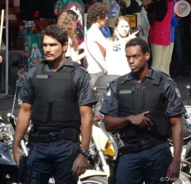 Vin&iacute;cius Rom&atilde;o interpreta um policial truculento no longa-metragem 'Me + You', previsto para ser lan&ccedil;ado em 2015. As cenas foram gravadas na segunda-feira, 11 de agosto de 2014&nbsp;