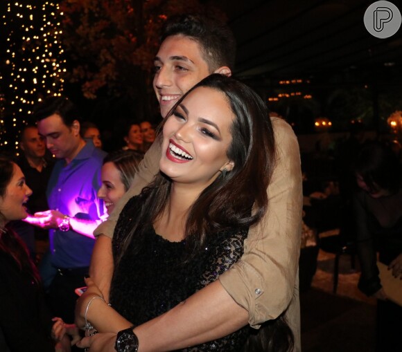 Suzanna Freitas e o namorado, Gabriel Simões, foram fotografados na festa de 1 milhão de inscritos no canal de Antonia Fontenelle nesta quinta-feira, 20 de setembro de 2018