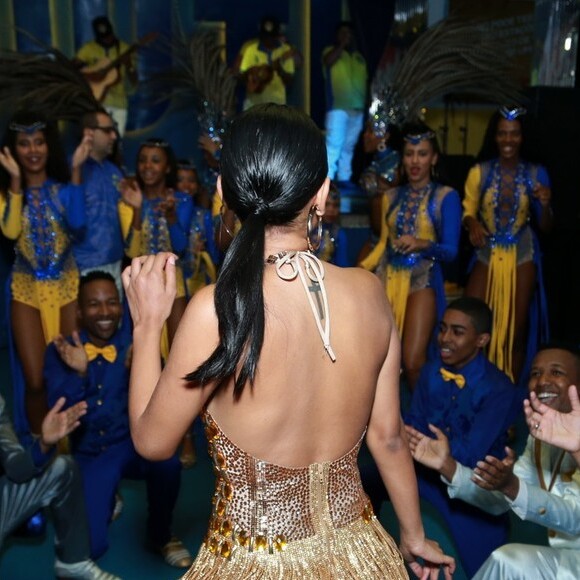 Gleici Damasceno mostrou que tem aprendido bem as aulas de samba