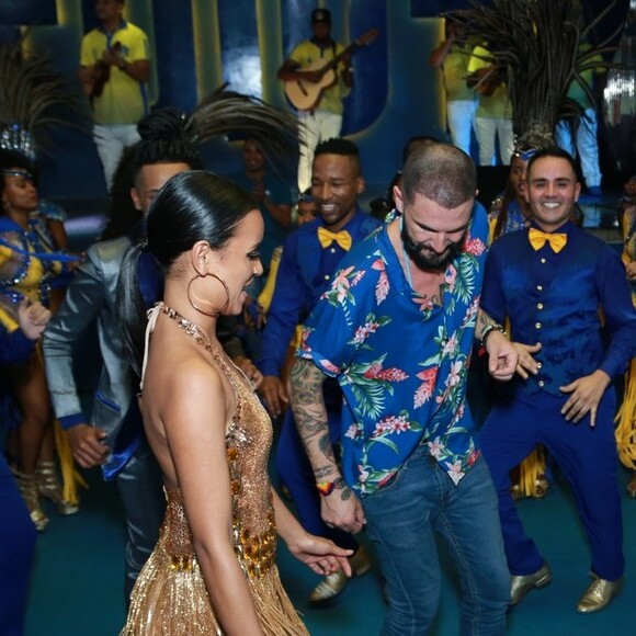 Gleici Damasceno mostrou muito samba no pé ao ser apresentada como destaque da Paraíso do Tuiuti