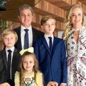 Angélica e Luciano Huck conscientizam os filhos para doarem brinquedos perto do Dia das Crianças