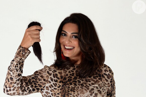 Juliana Paes doa seu cabelo para sua campanha 'Fios pro bem', que incentiva a doação dos fios para pacientes com câncer
