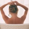 A drenagem linfática e a massagem modeladora são dois exemplos de massagem contra a flacidez que ajudam a eliminar toxinas, diminuir a inflamação e melhorar a circulação