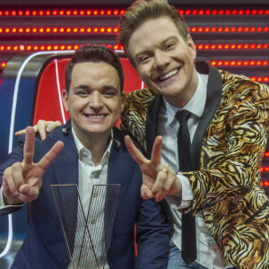 Michel Teló com Léo Pain na final do 'The Voice Brasil'