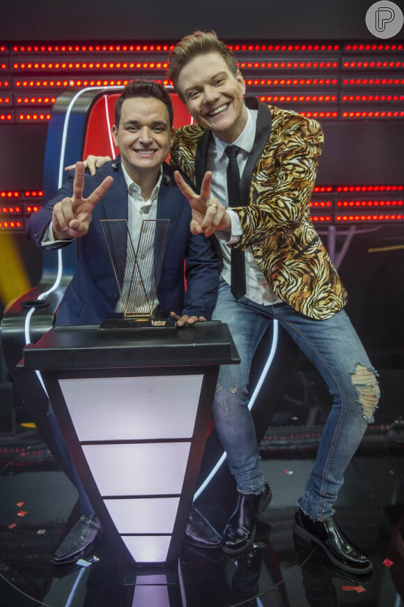 Michel Teló com Léo Pain na final do 'The Voice Brasil'