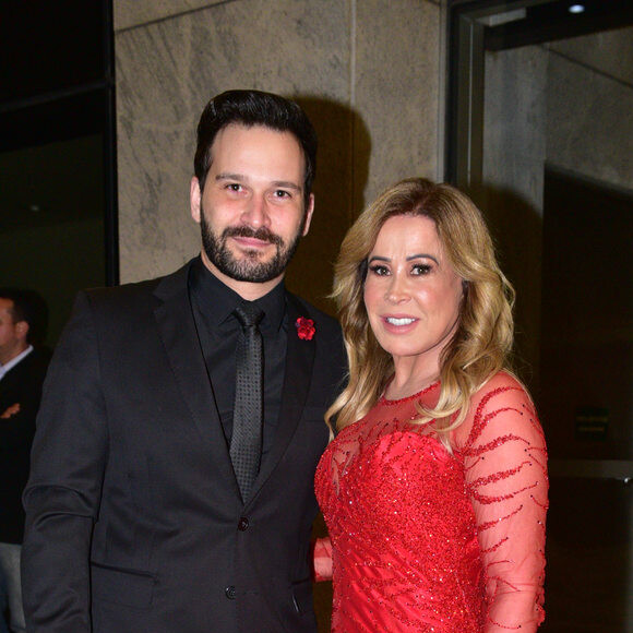 Zilu Camargo levou o namorado para o casamento da filha Camilla Camargo, em São Paulo, nesta quinta-feira, 27 de setembro de 2018