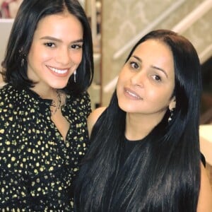 Bruna Marquezine faz procedimento indolor com a hairstylist Edriana Cabral, responsável pela criação do preenchimento de pontas