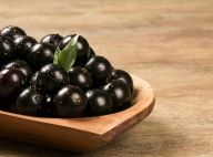 Conheça os benefícios da jabuticaba, fruta da estação, para as unhas