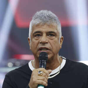 O romance de Lulu Santos e Clebson Teixeira foi confirmado pelo cantor no mês de julho
 