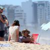 Fernanda Lima e Rodrigo Hilbert curtem dia de praia no Rio