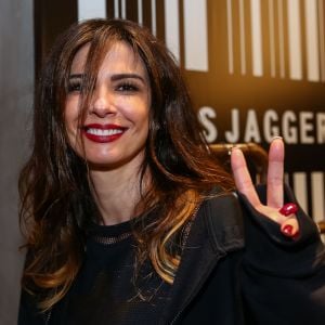 Luciana Gimenez foi filmada por Matheus Mazzafera chegando com o vestido rasgado após uma festa em uma boate de Paris