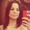 Vanessa Gerbelli cortou os cabelos na altura dos ombros e os escureceu após transformá-los para atuar na novela 'Em Família'. A atriz mostrou a mudança em sua página no Instagram, na última terça-feira, 26 de agosto de 2014