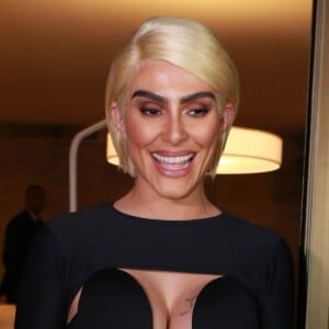 Cleo está no ar, na TV Globo, como a vilã Betina da novela 'O Tempo Não Para'