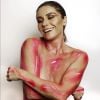 Giovanna Antonelli pintou o corpo com tons de rosa em ensaio com o fotógrafo Jorge Bispo