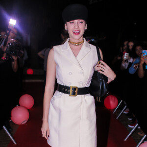 Sophia Abrahão usou vestido blazer Dior na 17ª edição Prêmio Jovem Brasileiro 2018