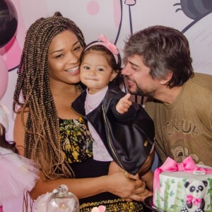 Yolanda, filha de Juliana Alves e Ernani Nunes, ganhou uma festa com tema de urso Panda 