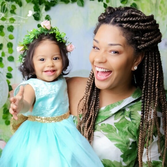 Yolanda participou de um ensaio com a mãe, Juliana Alves, para celebrar 1 ano de idade