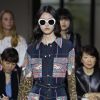 A grife Junko Shimada, que desfilou na Semana de Moda de Paris em 2 de outubro de 2018, apostou na técnica de retalhos em macacões