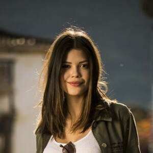 Vitória Strada interpreta a mocinha Cris na novela 'Espelho da Vida'
