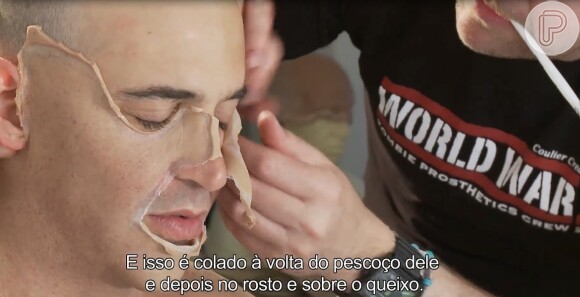 Julio Andrade declara: 'O maior desafio para mim foi usar a prótese de cinco quilos com o rosto do Paulo Coelho'