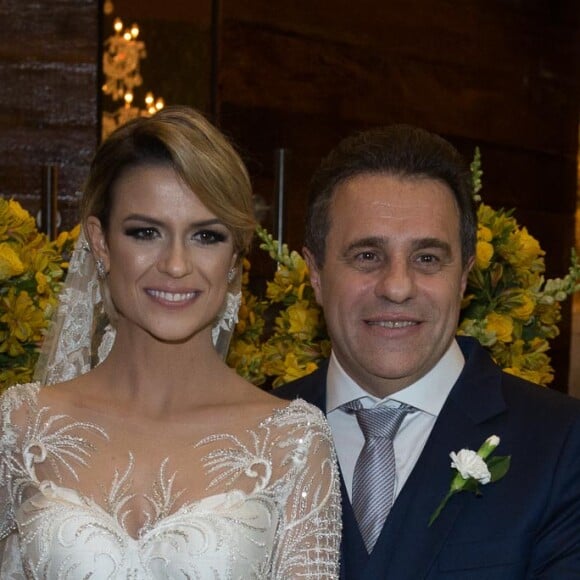 Chef Beca Milano se casa com o diretor Fernando Pelégio, em São Paulo