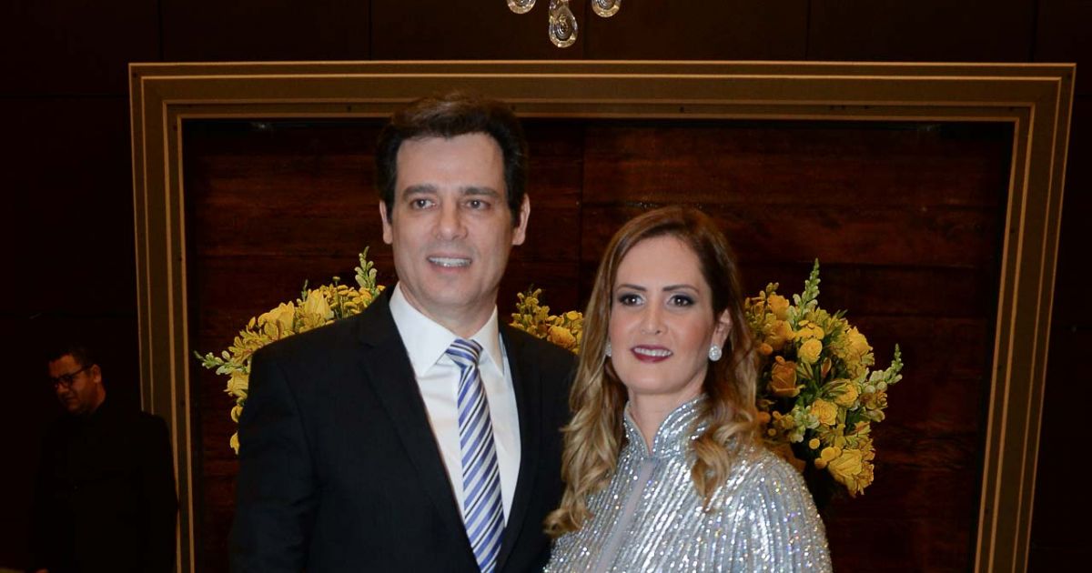 Celso Portiolli e a mulher, Suzana Marchi, foram juntos ao casamento da chef Beca Milano e o Celso Portiolli e a mulher, Suzana Marchi, foram juntos ao casamento da chef Beca Milano e o