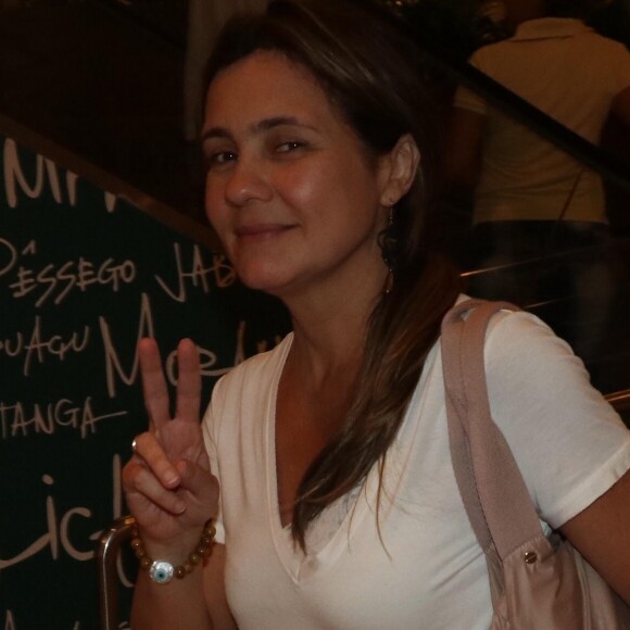 Adriana Esteves posou para os fotógrafos após votar em uma seção eleitoral do Rio neste domingo, 7 de outubro de 2018