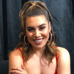 Naiara Azevedo está satisfeita com seu corpo após eliminar 30 kg