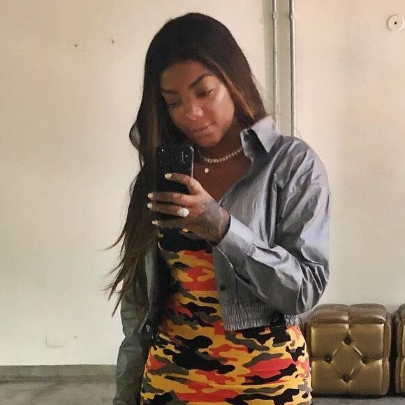 Ludmilla recebeu elogios dos fãs ao publicar foto com a mãe