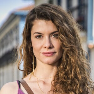 Isabel (Alinne Moraes) é mãe de Priscila (Clara Galinari) na novela 'Espelho da Vida'