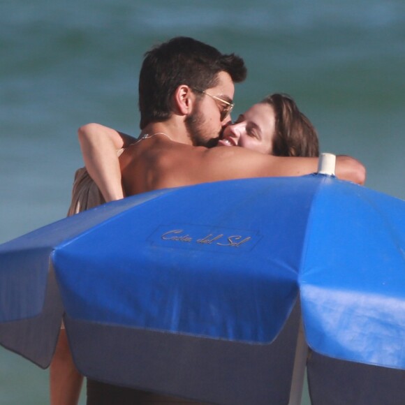 Agatha Moreira e Rodrigo haviam sido clicados juntos em praia do Rio no começo do mês