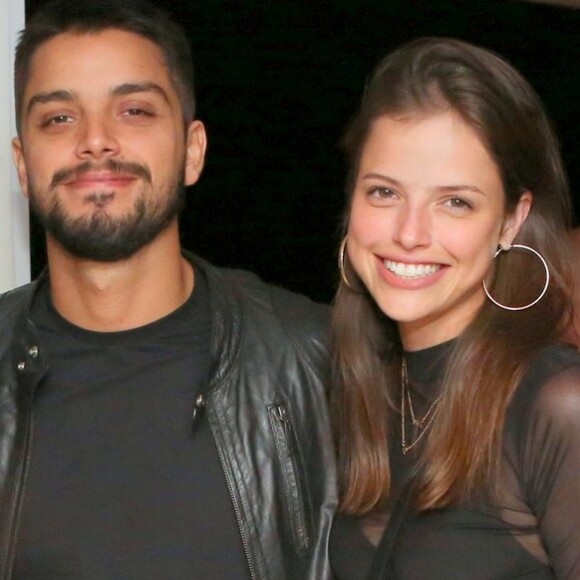 Agatha Moreira viaja a Fernando de Noronha com Rodrigo Simas e família, como mostrou a mãe do ator em foto postada nessa quarta-feira, dia 10 de outubro de 2018