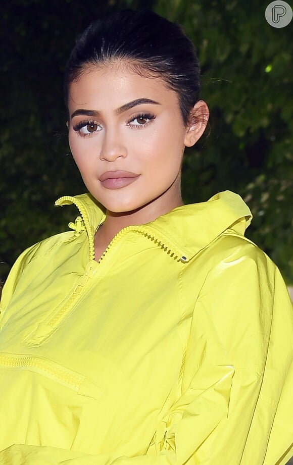 'Sou uma mulher jovem e não dependo de homens ou ninguém', acrescentou Kylie Jenner