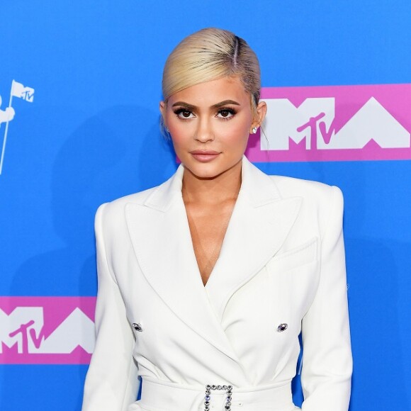 'Faço meu próprio dinheiro, comecei meu próprio negócio e sinto que sou inspiração para meninas jovens que querem ser independentes', concluiu Kylie Jenner