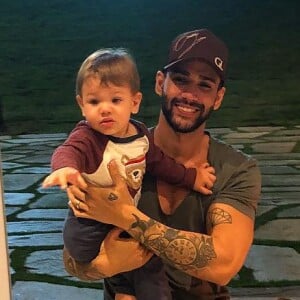 Gabriel sempre aparece em momentos fofos com o pai, Gusttavo Lima, na web