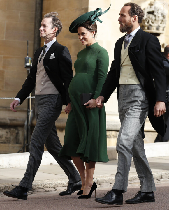 Gravidíssima, Pippa Middleton optou por modelo de vestido verde Emilia Wickstead