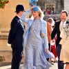 A modelo e atriz Poppy Delevigne escolheu um modelo azul de Oscar de La Renta para a cerimônia