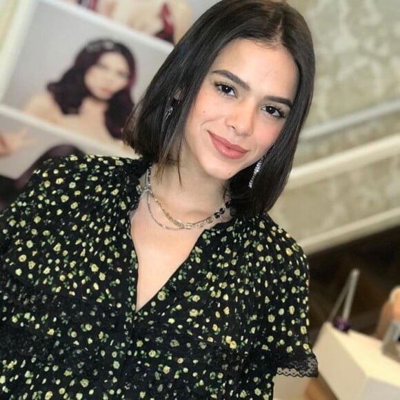 Bruna Marquezine recentemente também apareceu de franja, mas assumiu que se tratava de um aplique